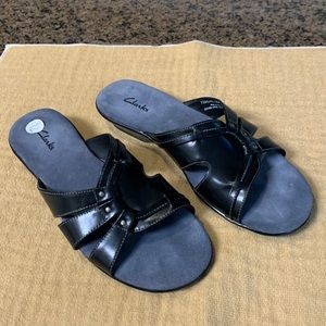 Clarks Woman’s 7 1/2M Black Sandals